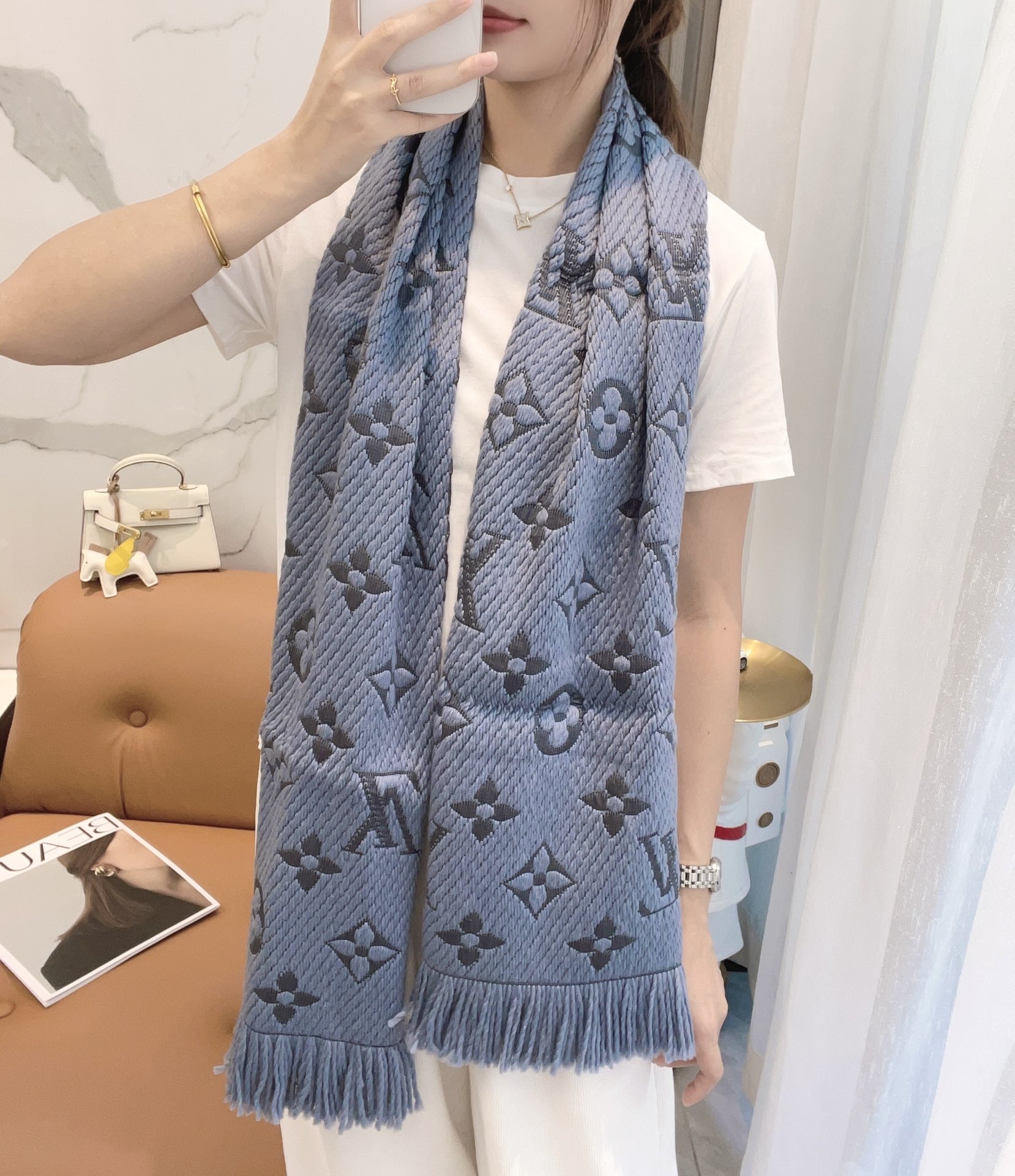 LV Autumn and Winter Wool Scarves Grey
